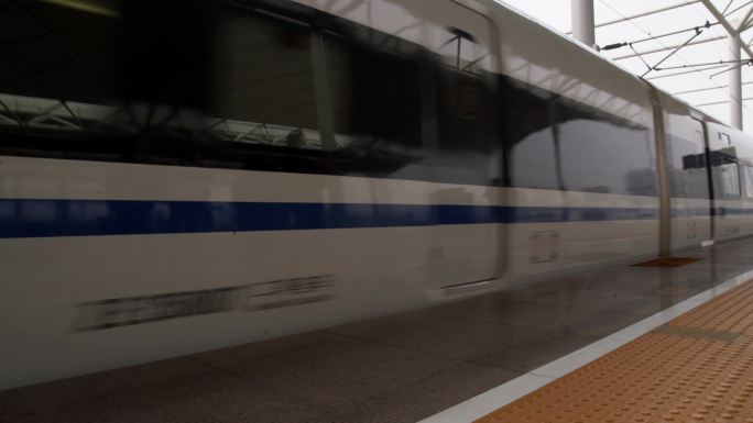 4K高铁火车入站出站