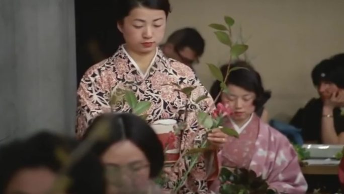 日本群众插花传统艺术和服