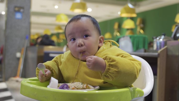 小宝宝吃东西吃饭宝宝椅