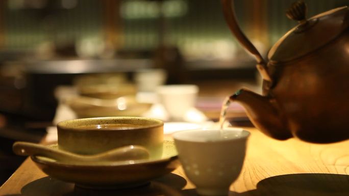 原创餐厅倒茶倒水水壶茶壶