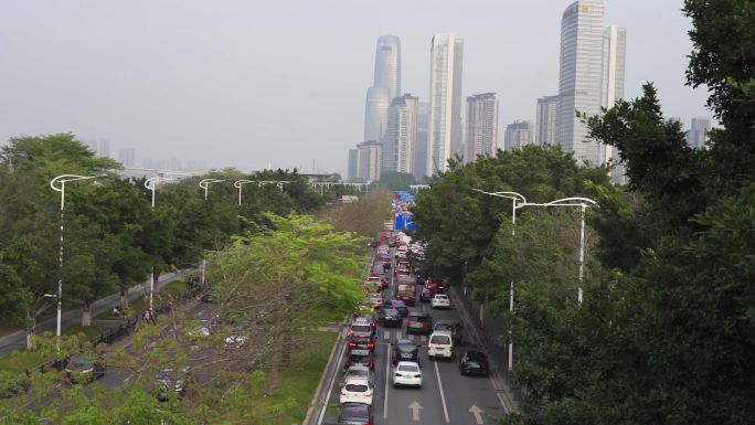 城市道路汽车插队穿行塞车路段