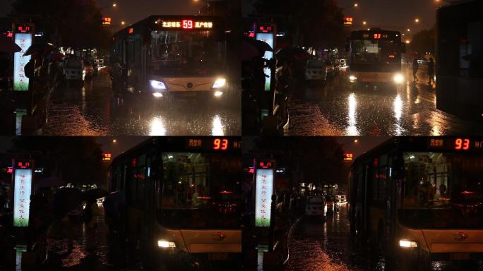高清实拍北京前门大雨的夜公交车