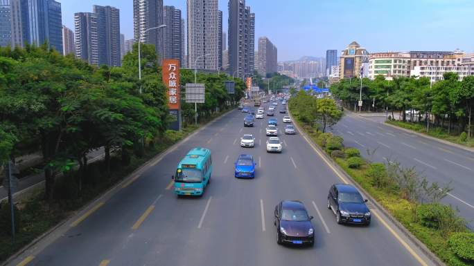 城市交通车流深圳龙华布龙路2