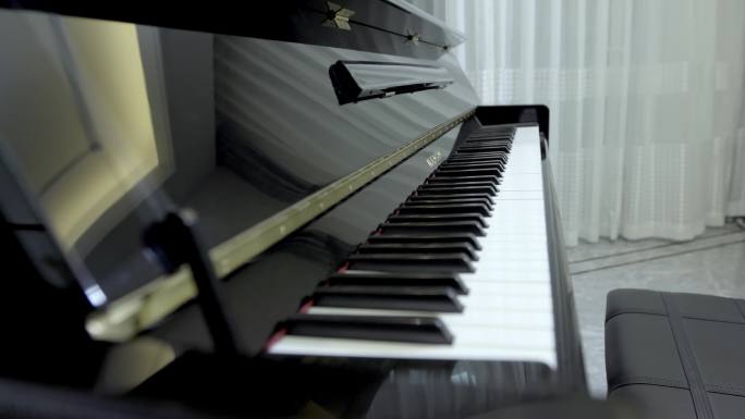 黑色钢琴自动弹奏4k