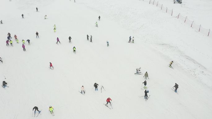 大邑西岭雪山冬季航拍滑雪滑雪场