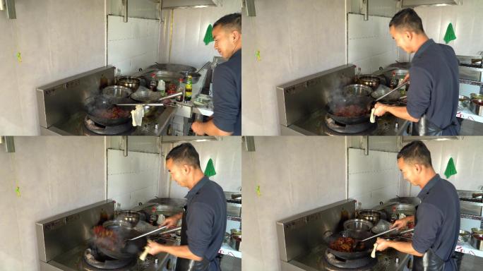 C0030厨师在厨房烹饪辣子鸡