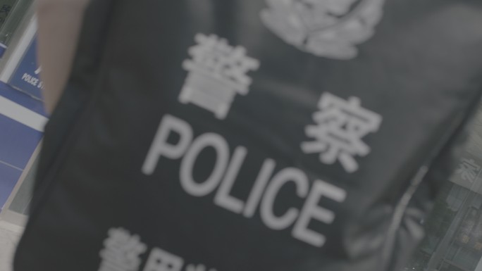 【4K阿莱】公安民警手持盾牌紧急出警
