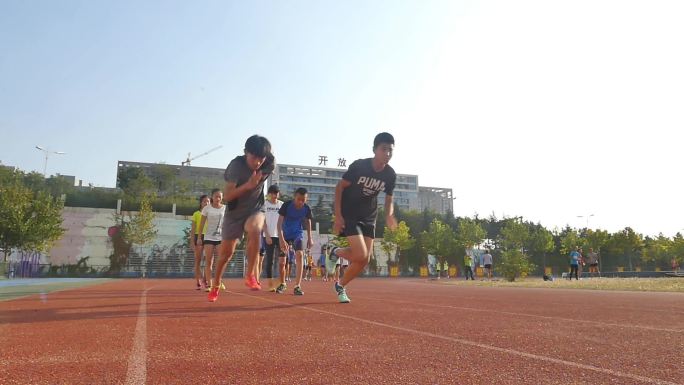 操场跑步起跑升格慢镜