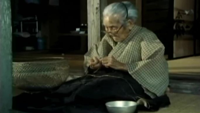 日本冲绳民族手工艺印染布料纺织纺机芭蕉布