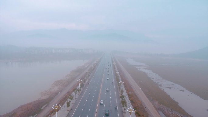 星子鄱阳湖大桥公路雨天航拍可见庐山4k