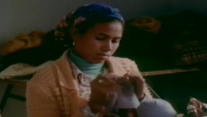 非洲突尼斯民族妇女传统手工艺织毛衣