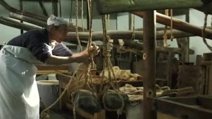 手工艺工匠作坊制作生产蔗糖甘蔗