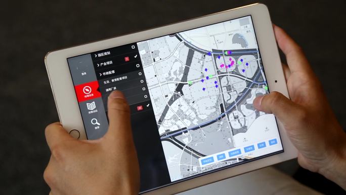 操作ipad操作手机,察看地图工程进度
