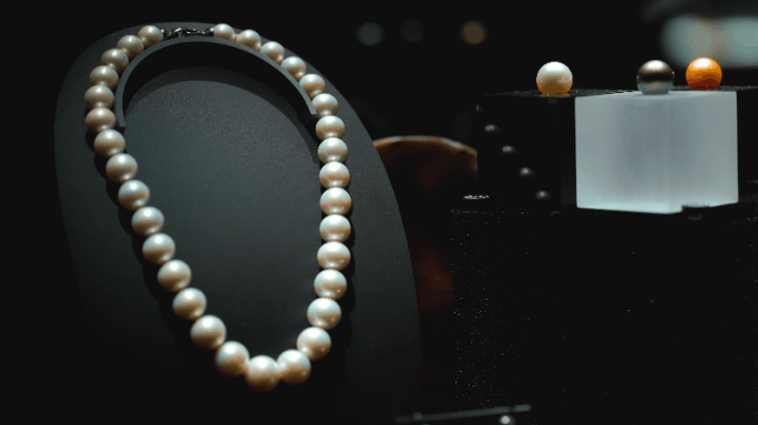 4K珠宝展珍珠项链展示空镜