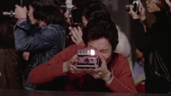 老式照相机摄影记者拍照采访