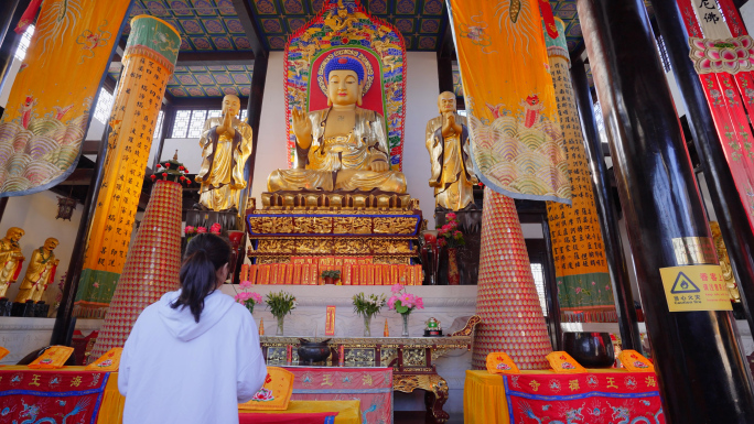 【4K】寺庙香客上香祈愿