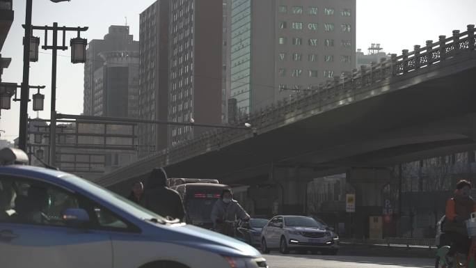 街巷太原街巷上下班人群车流马路车