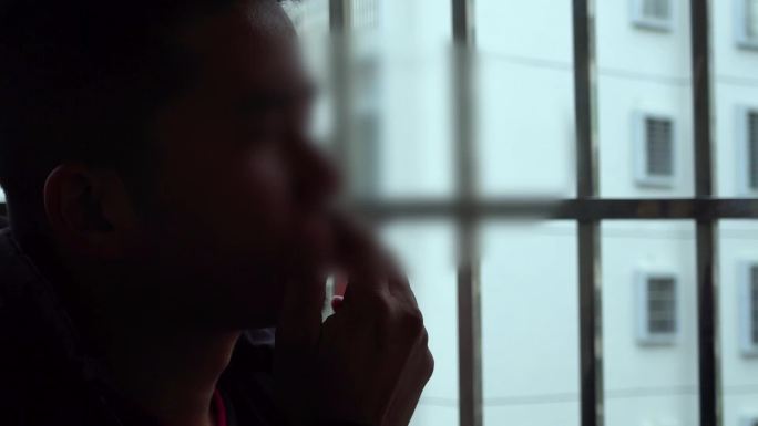 抽烟-焦虑-憔悴-悲伤视频