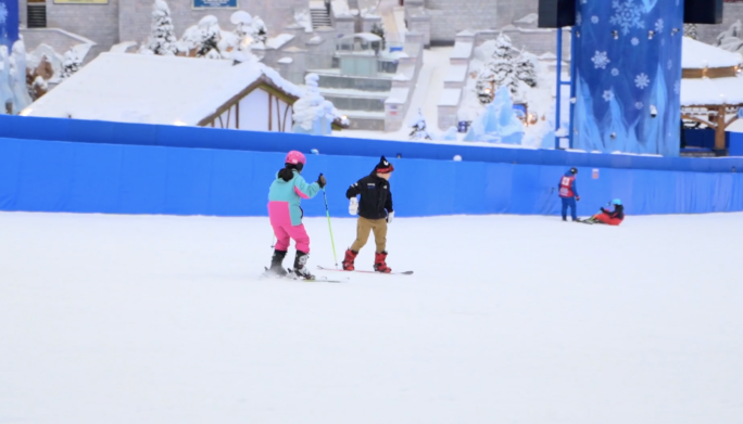 冰雪世界滑雪娱雪溜冰 湘江欢乐城