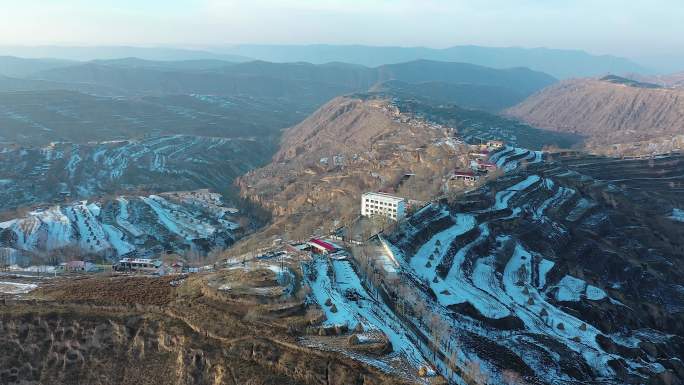 大西北地貌梯田雪山山区扶贫奋斗航拍4k