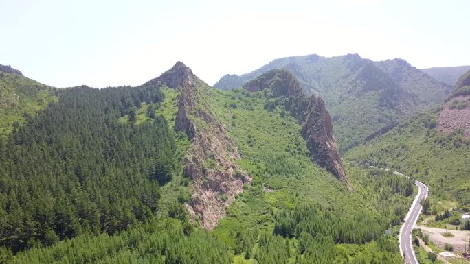 航拍马鞍山形山峰美景