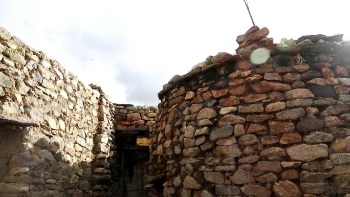 原创高清西藏仅存的原始石屋