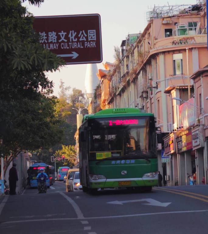 厦门中山街复古街道马路车流4K竖屏