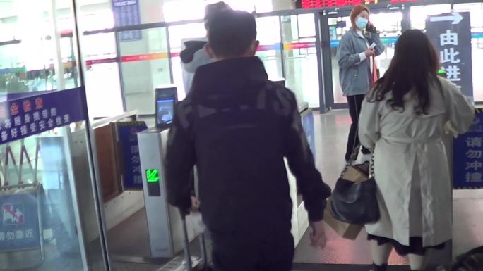 【原创】实拍火车站旅客进站安检视频素材