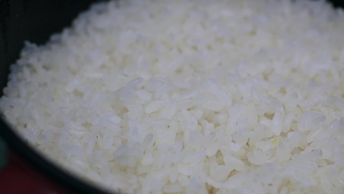 实拍煮优质大米米饭过程