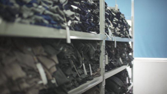 仓库里的新衣服棉毛衫