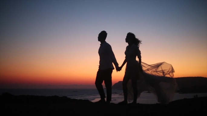 情侣在夕阳的海边漫步【原创可商用】