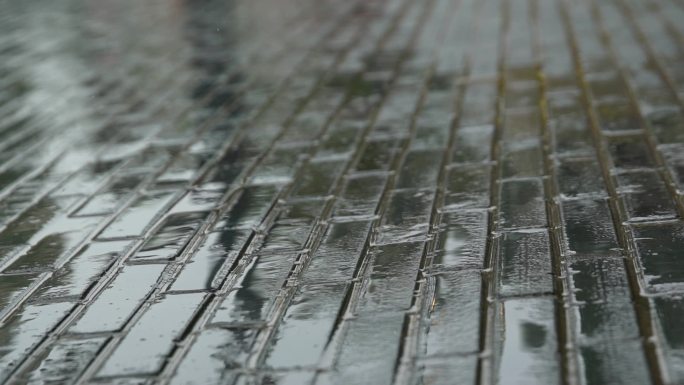 雨中石板路高速慢速下雨