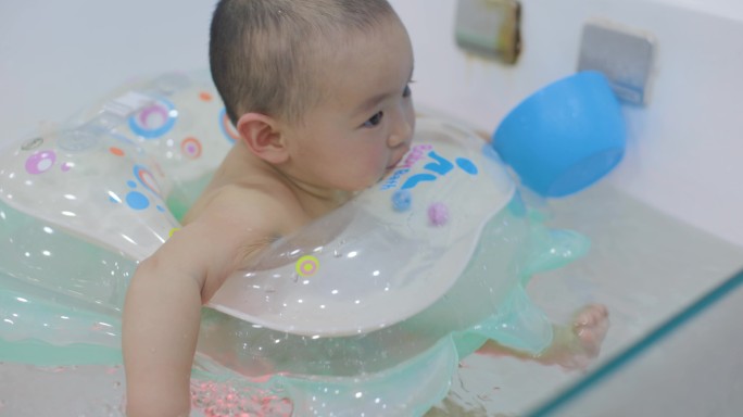 4K婴幼儿母婴店游泳洗澡视频素材