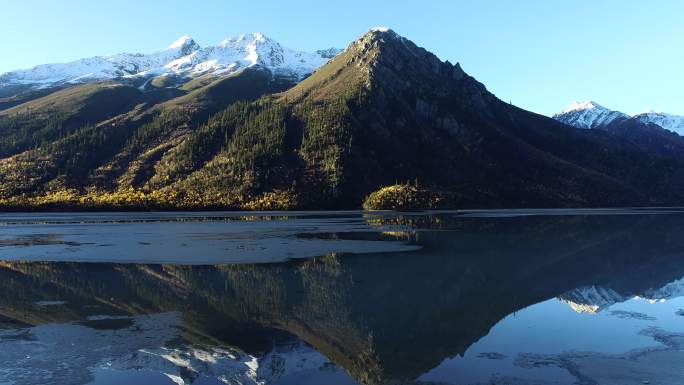 西藏八宿秋高气爽然乌湖