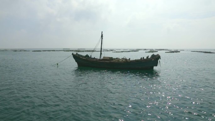 唯美海上各种渔船，海上旅游，小舟