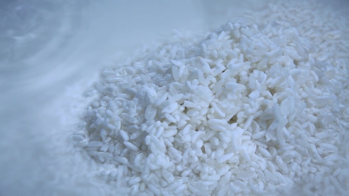 实拍做大米饭过程