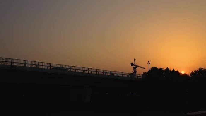 日落和夜晚车流