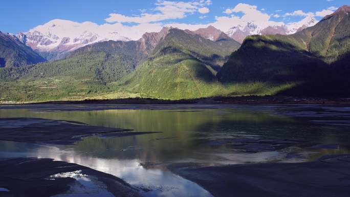 西藏林芝蓝色易贡湖二