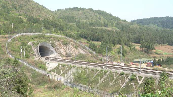 4K高铁动车驶出隧道