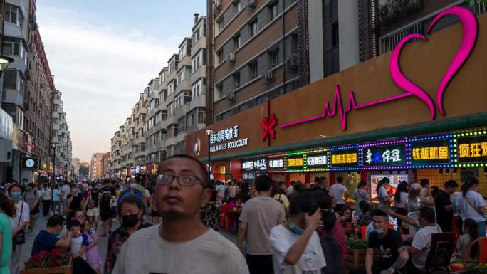 长春桂林路美食街人流延时摄影日转夜