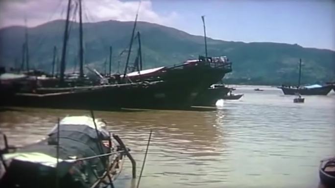 50年代沿海渔民渔船晒鱼干小渔村