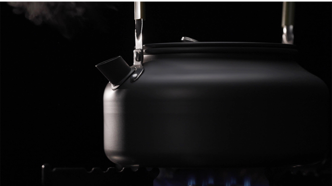 4K燃气炉煤气灶水壶烧热水视频素材