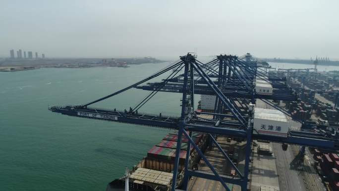 4K天津港口龙门吊集装箱塔吊货运码头货运
