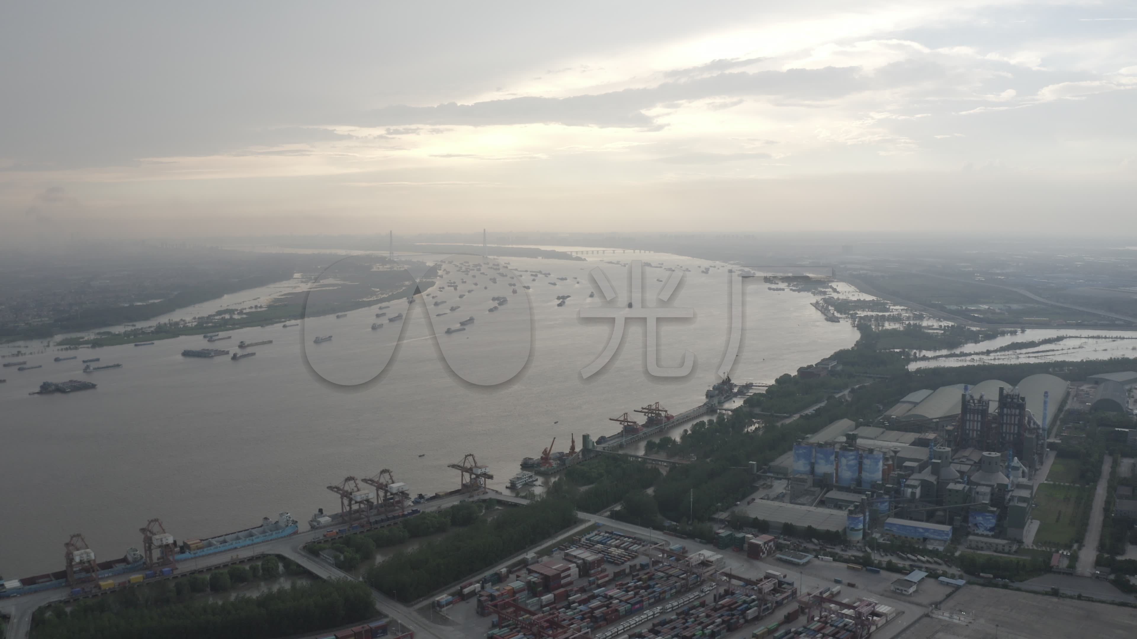 长江南京以下12.5米深水航道试运行一年释放“黄金效能”-中国港口网