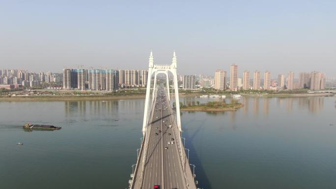 航拍长沙湘江三汊矶大桥交通视频