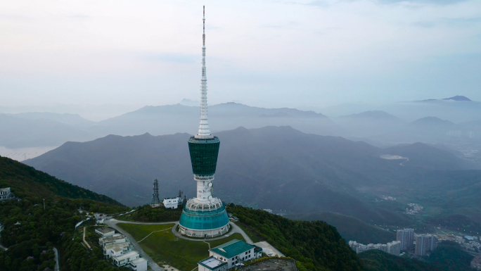 航拍深圳梧桐山电视塔和毛棉杜鹃花