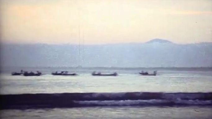 50年代海边捕鱼日落晚霞海滩
