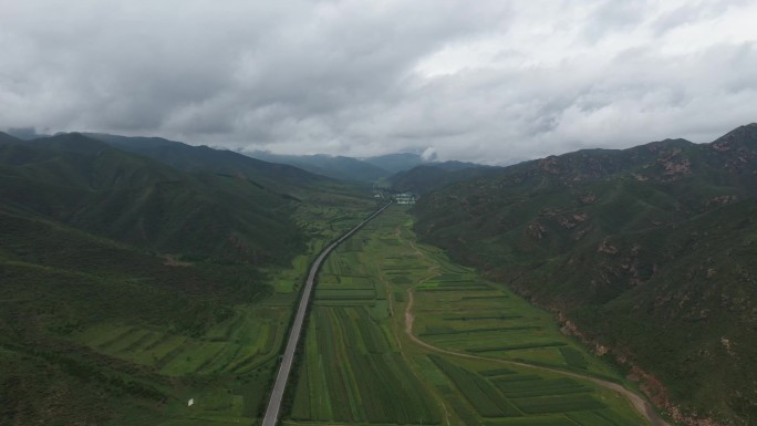 航拍山间公路景色