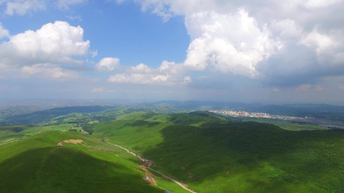 河西走廊甘肃积石山县黄草坪风景