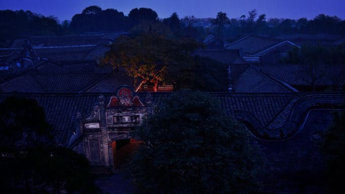 古院雷雨夜视频素材